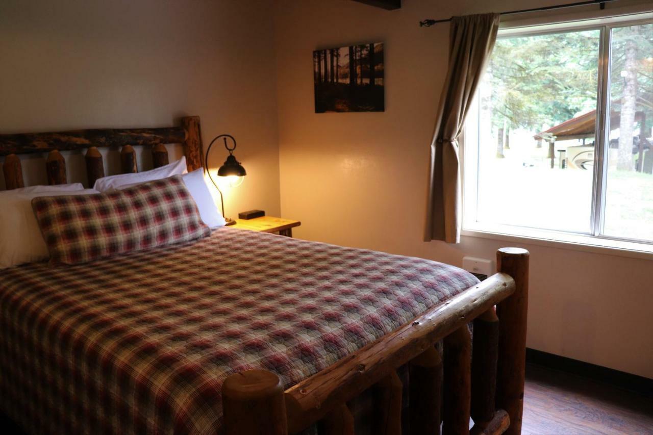 Lone Fir Resort Cougar Ngoại thất bức ảnh